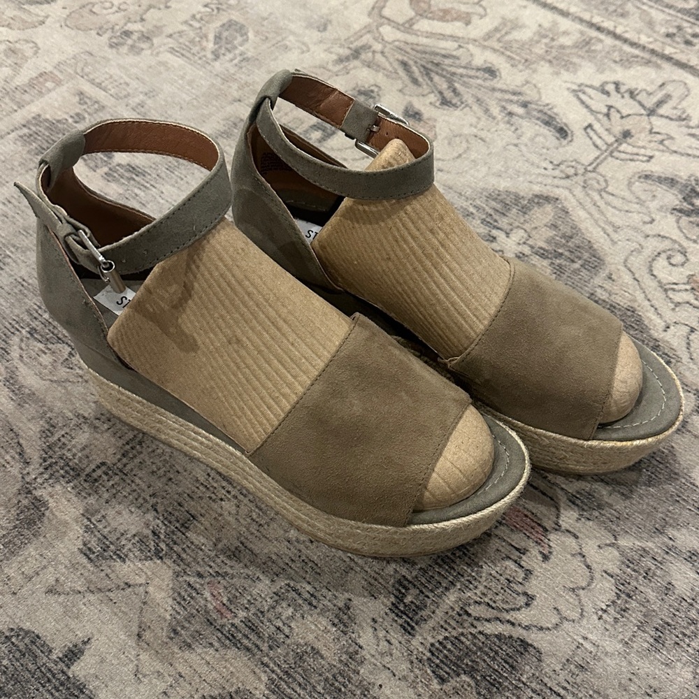 New • Steve Madden • olive green wedge • 8.5